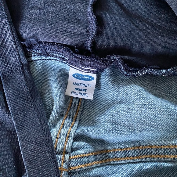 Old Navy Maternity skinny jeans - Picture 3 of 3